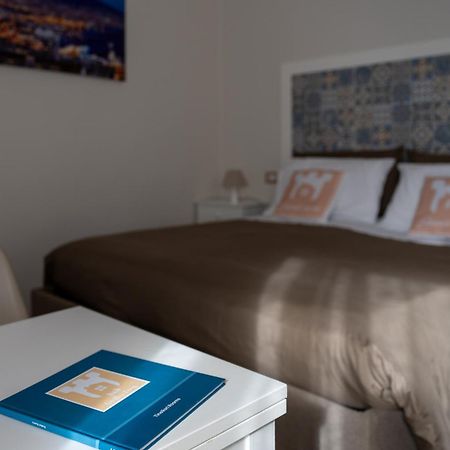 Tinellari Rooms Napoli Eksteriør billede