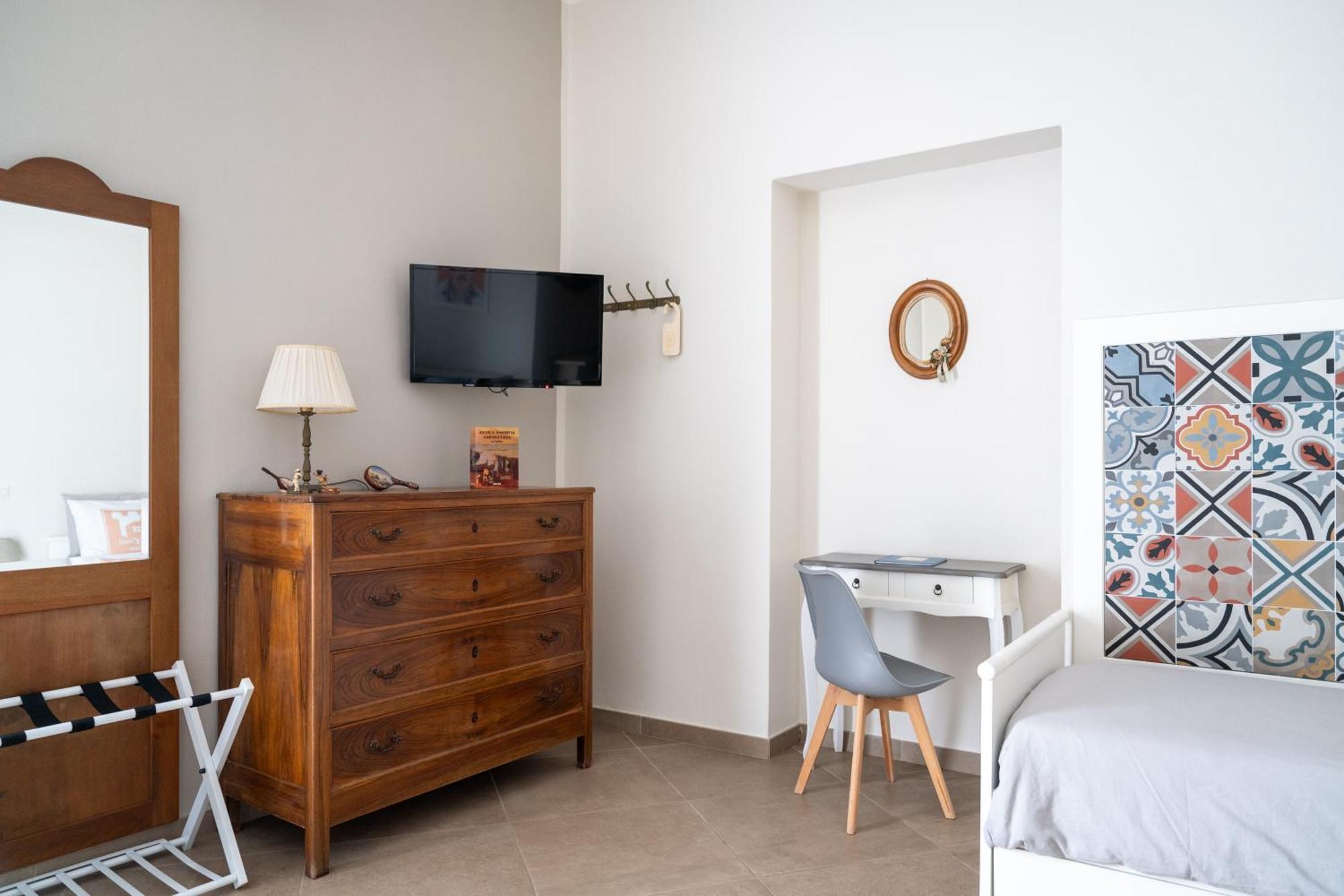 Tinellari Rooms Napoli Eksteriør billede